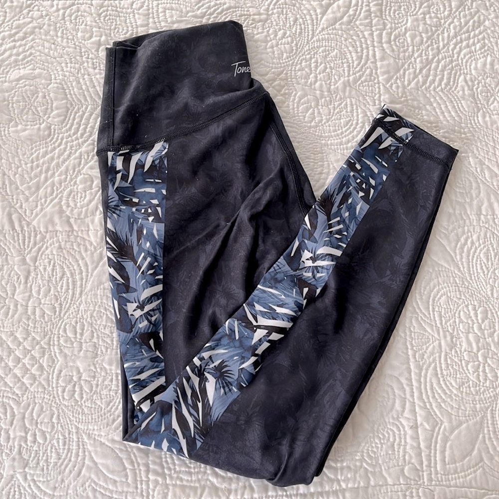 Tone It Up x Bandier tropical leggings